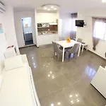 Appartement Mondo Suites Apartments *