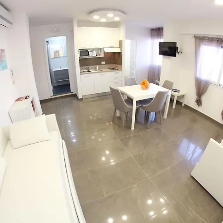 Apartment Mondo Suites Apartments *