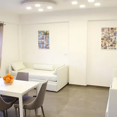 蒙多套房公寓 *